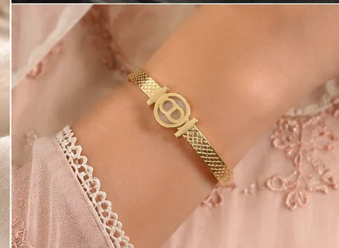 Golden Interlocking Medallion Bangle
