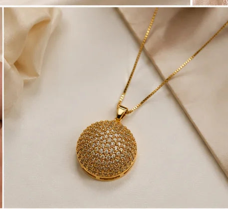 Golden Sparkle Pendant Necklace Set