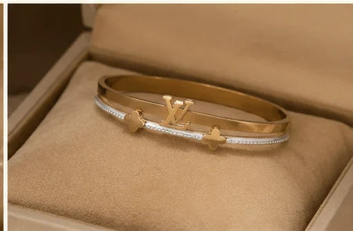 Golden Dual-Tone Clover Bangle