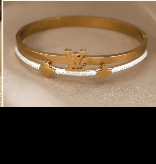 Golden Dual-Tone Clover Bangle