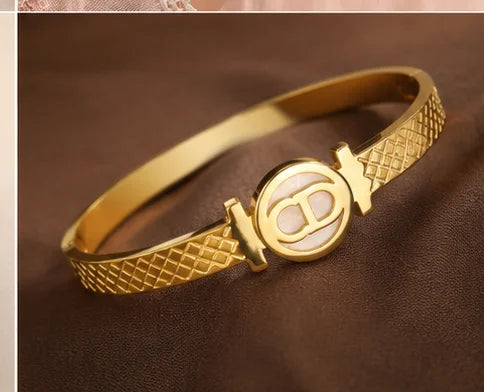 Golden Interlocking Medallion Bangle