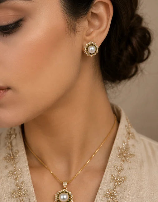 Emerald Halo Pearl Jewelry Set